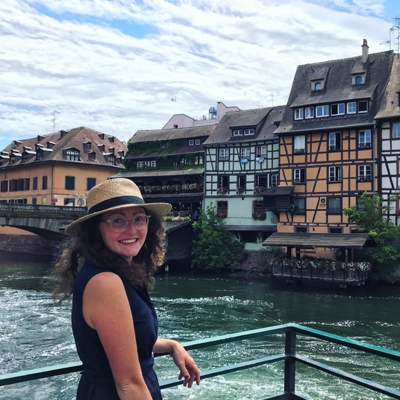 Meet your Posher, Renee - Picture 2 of 5